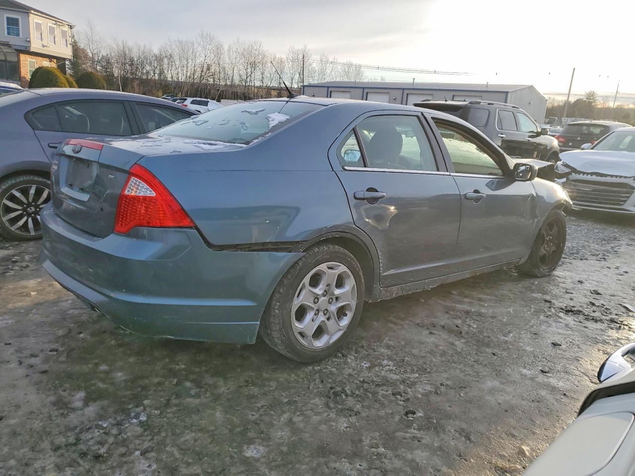 2011 FORD FUSION SE photo 3