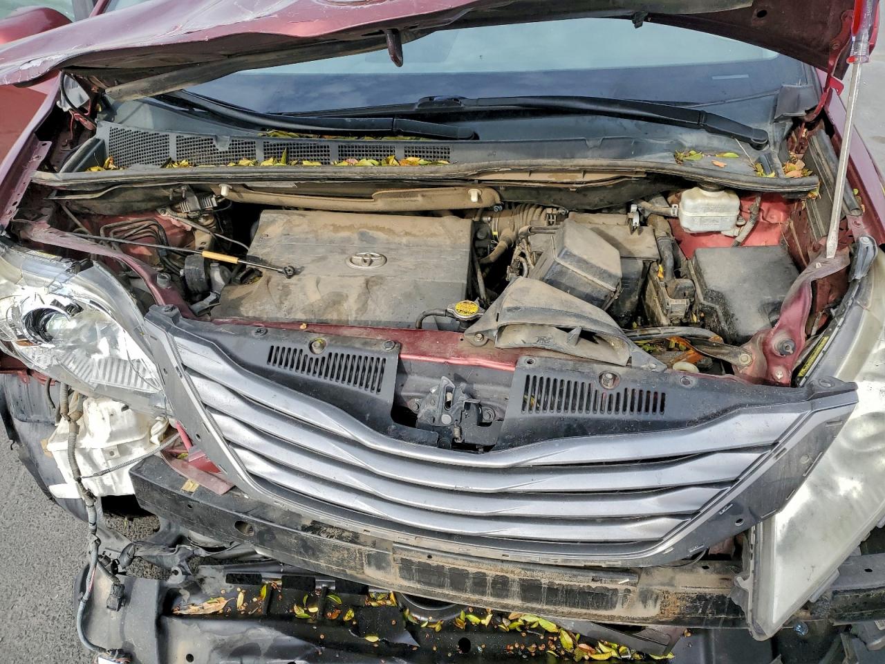 2014 TOYOTA SIENNA XLE photo 12