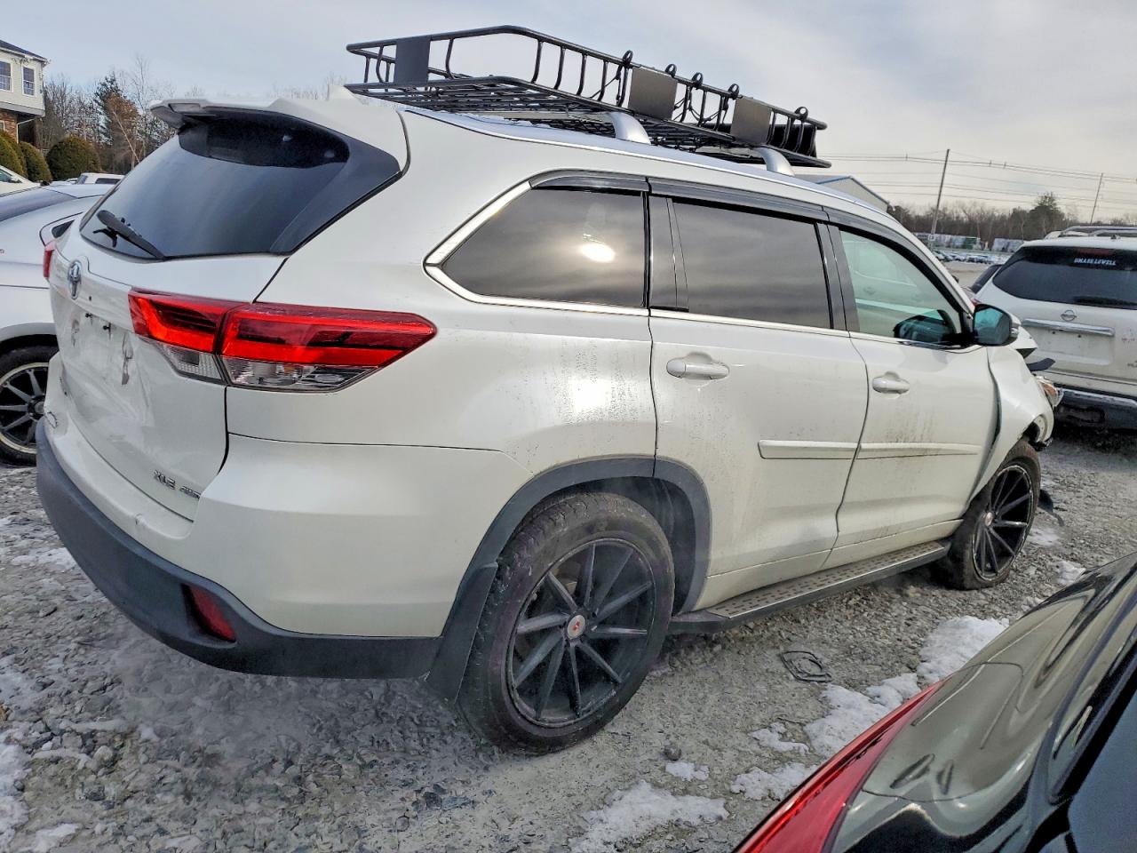 2018 TOYOTA HIGHLANDER SE photo 3
