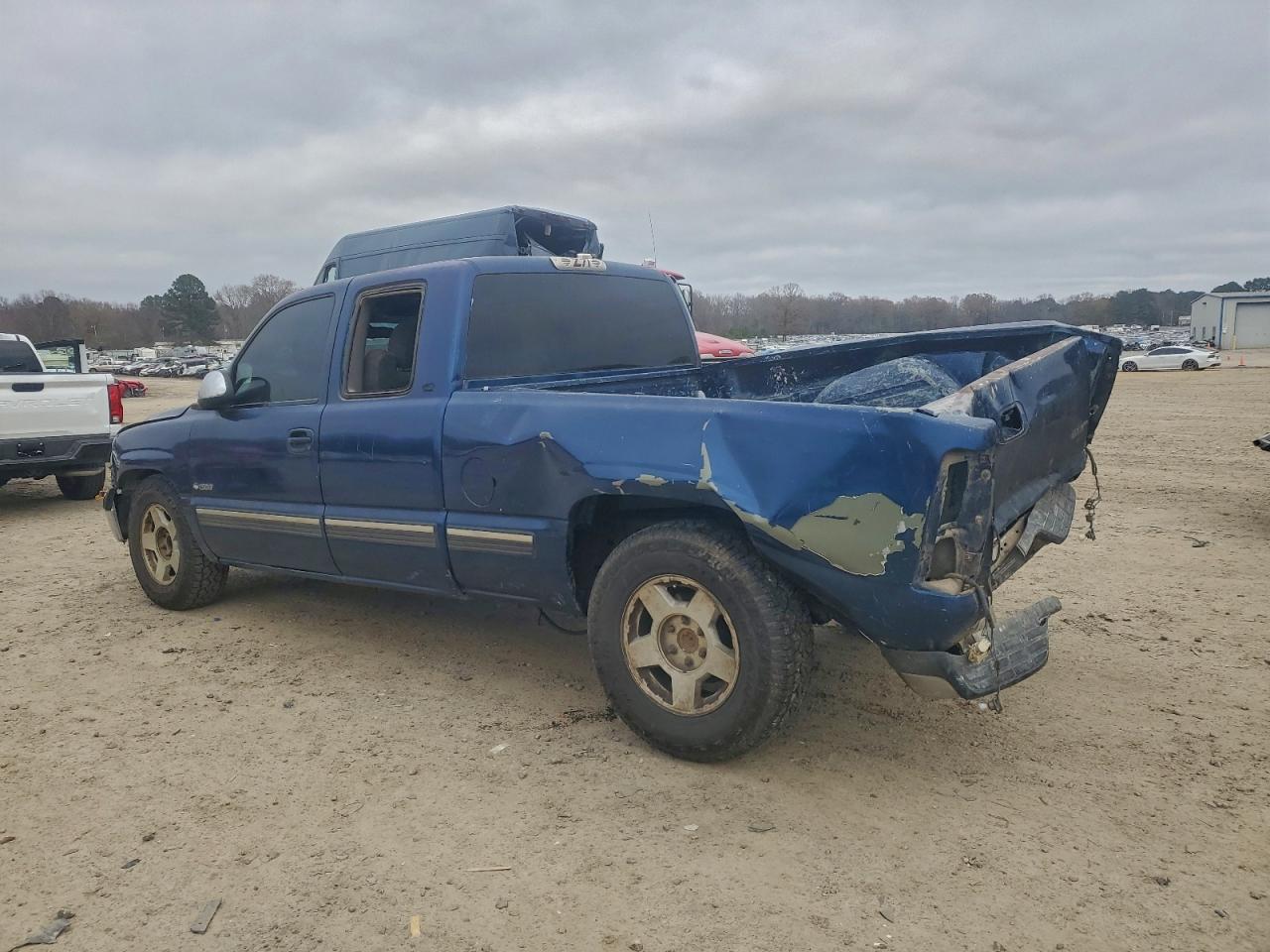2000 CHEVROLET SILVERADO C1500 photo 2