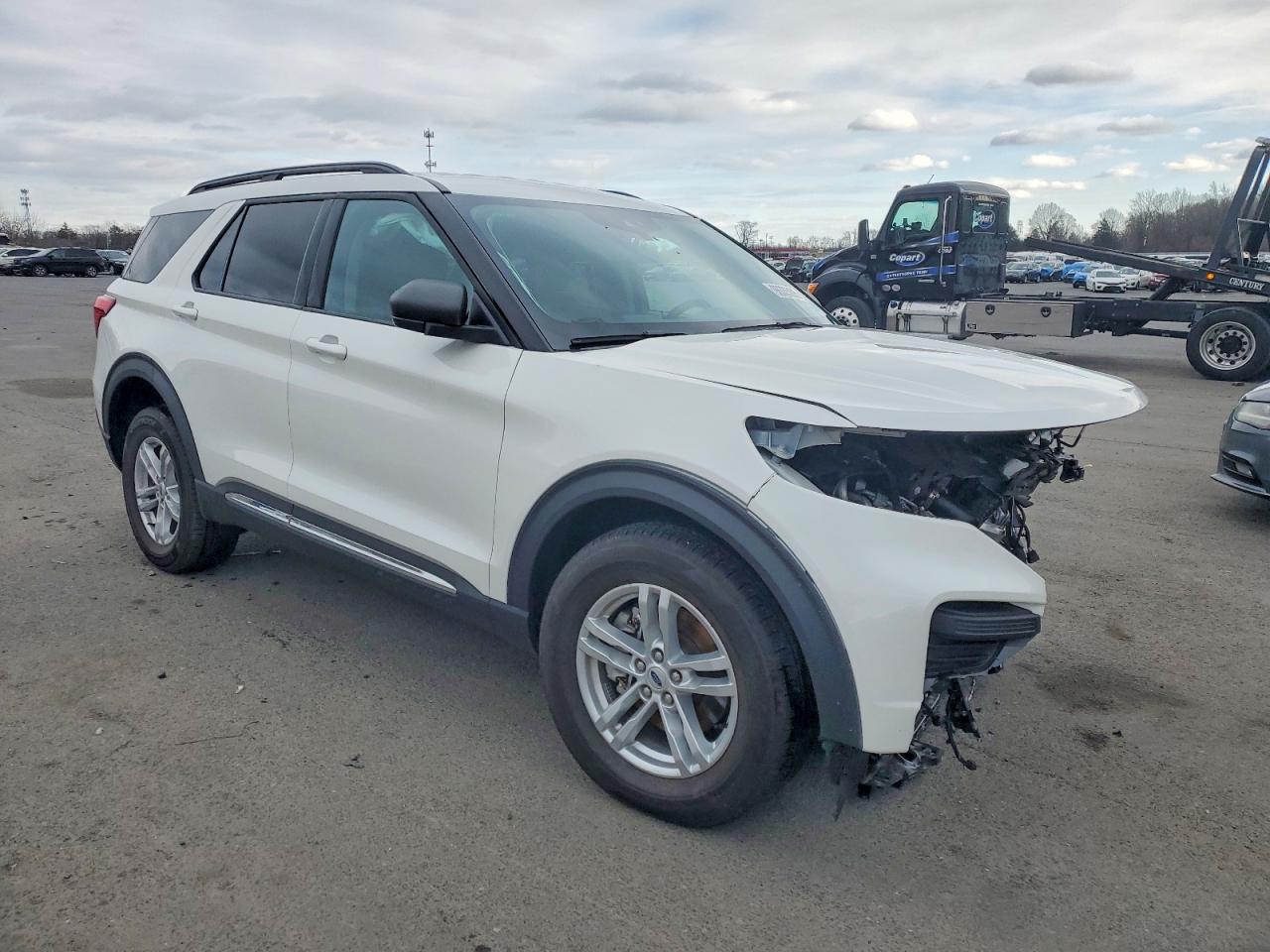 2024 FORD EXPLORER XLT photo 4