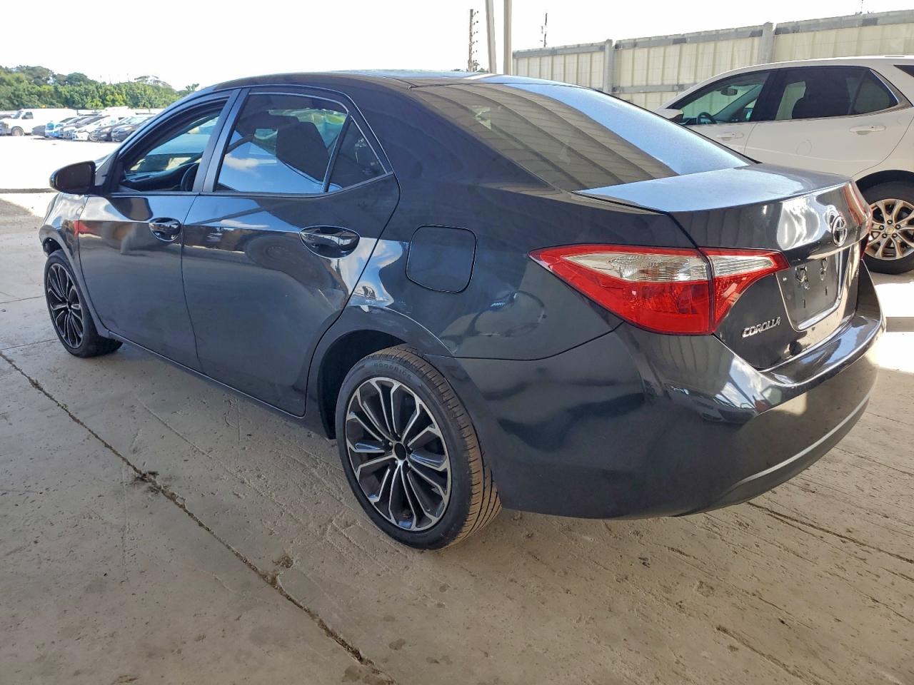 2016 TOYOTA COROLLA LE photo 2