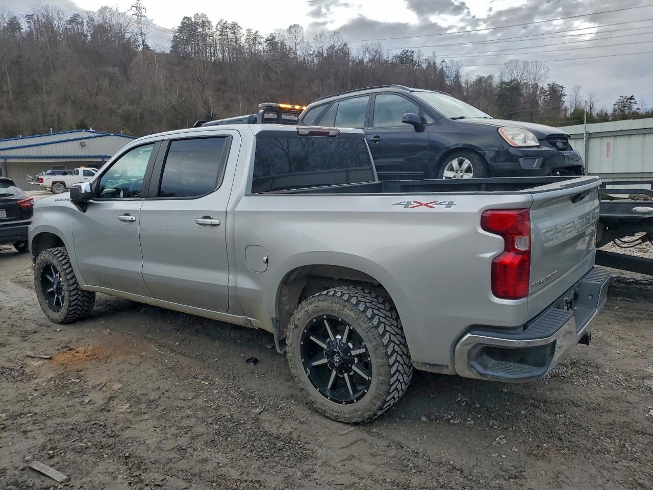 2019 CHEVROLET SILVERADO K1500 LT photo 2
