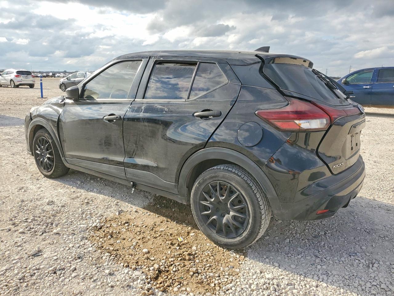 2021 NISSAN KICKS S photo 2