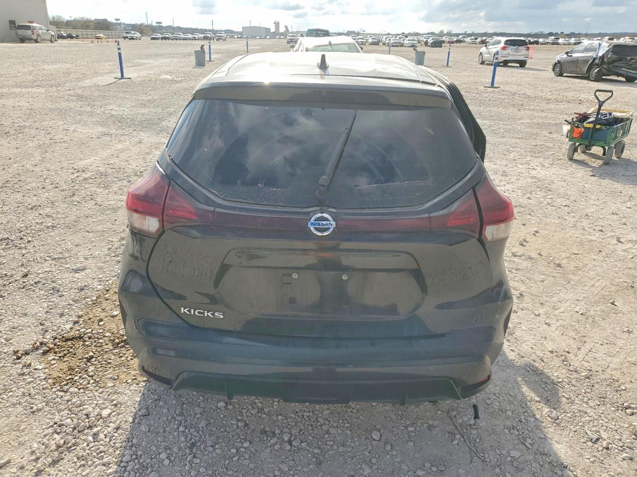 2021 NISSAN KICKS S photo 6