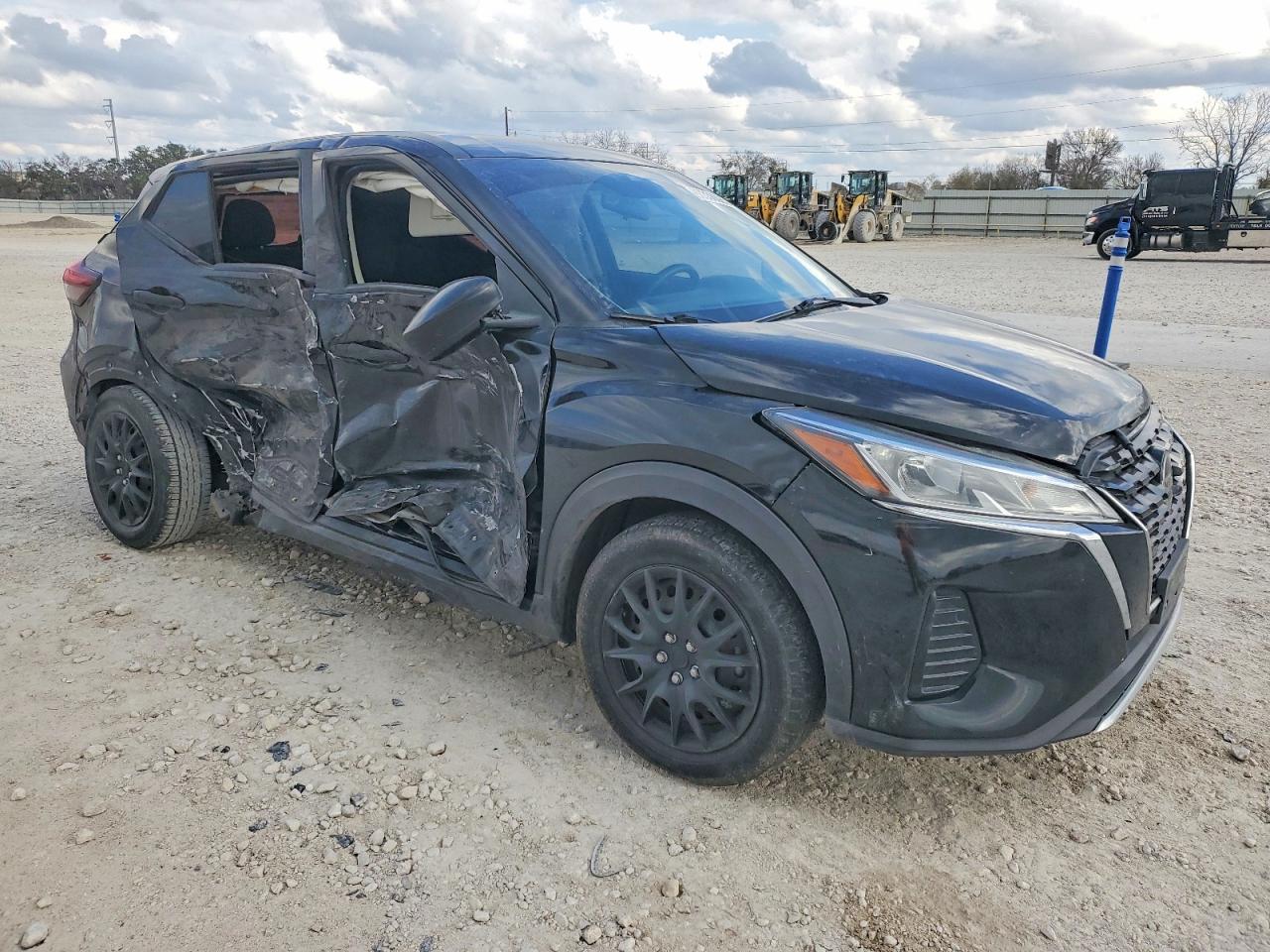 2021 NISSAN KICKS S photo 4