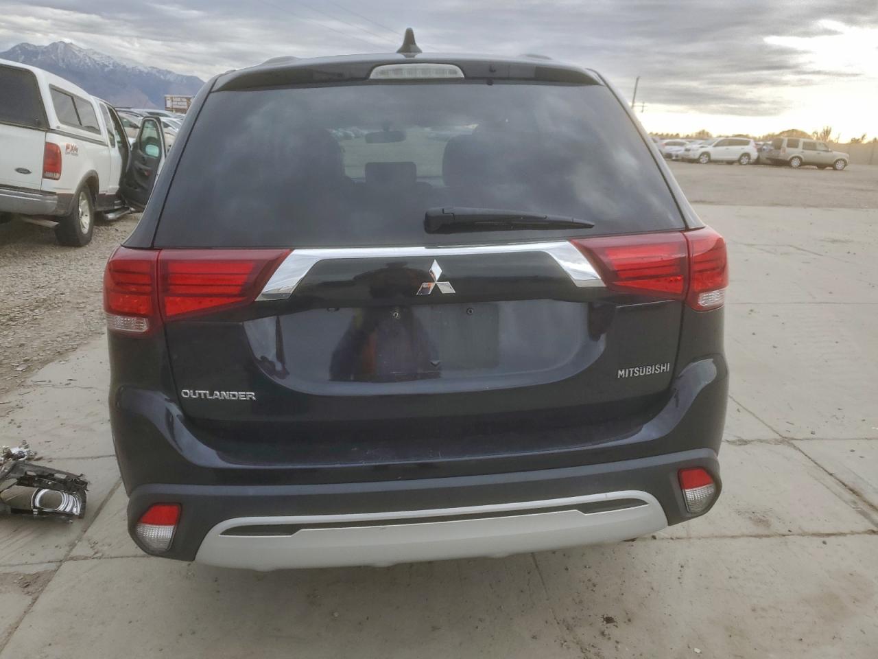 2019 MITSUBISHI OUTLANDER SE photo 6