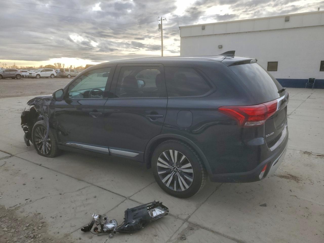 2019 MITSUBISHI OUTLANDER SE photo 2