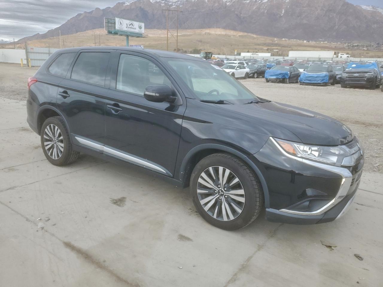 2019 MITSUBISHI OUTLANDER SE photo 4