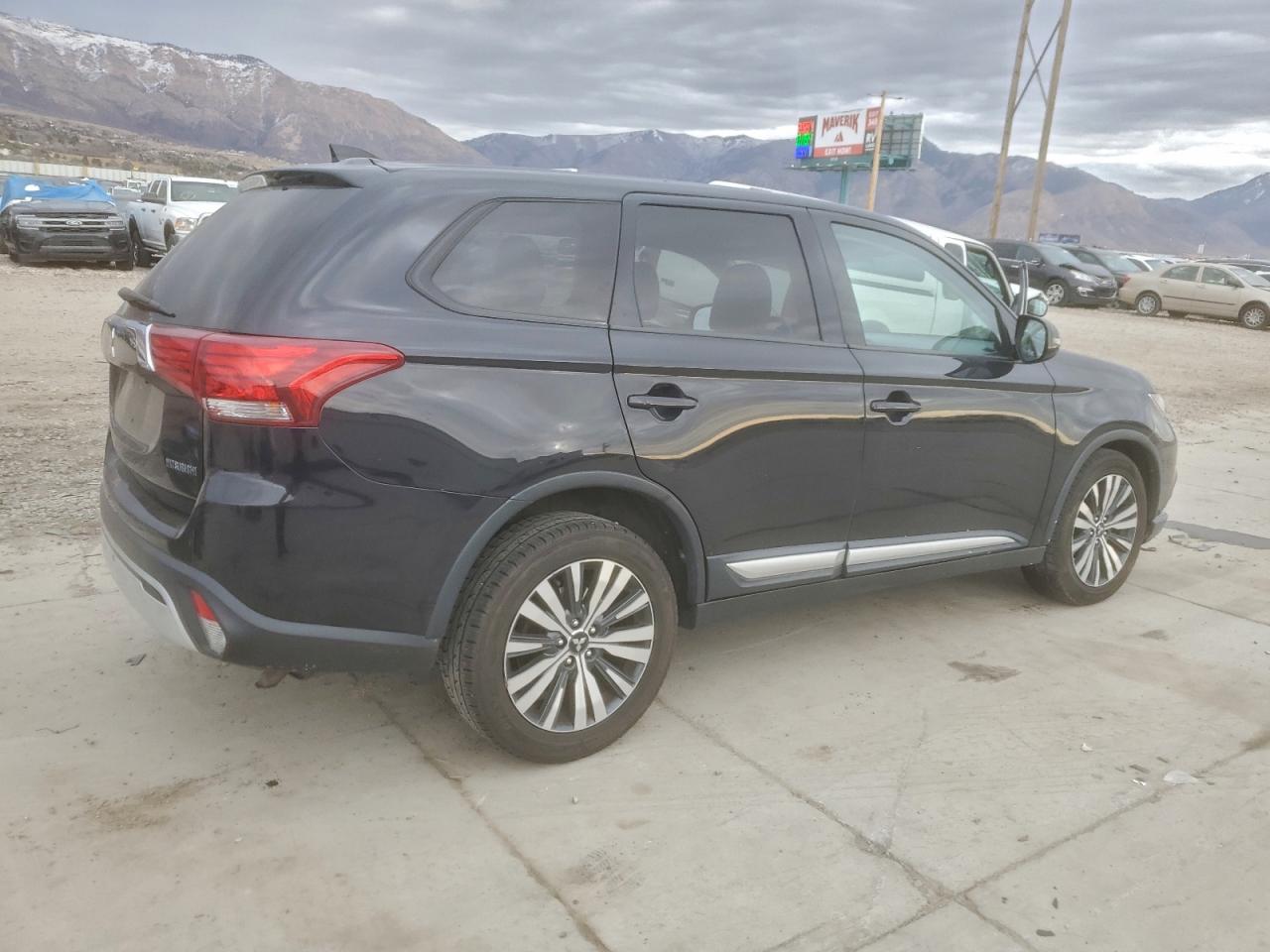 2019 MITSUBISHI OUTLANDER SE photo 3
