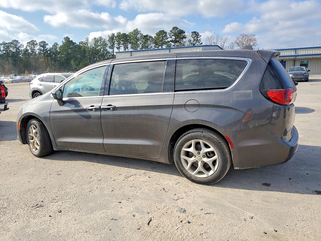 2019 CHRYSLER PACIFICA TOURING PLUS photo 2
