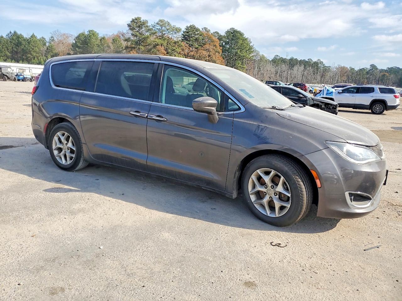 2019 CHRYSLER PACIFICA TOURING PLUS photo 4