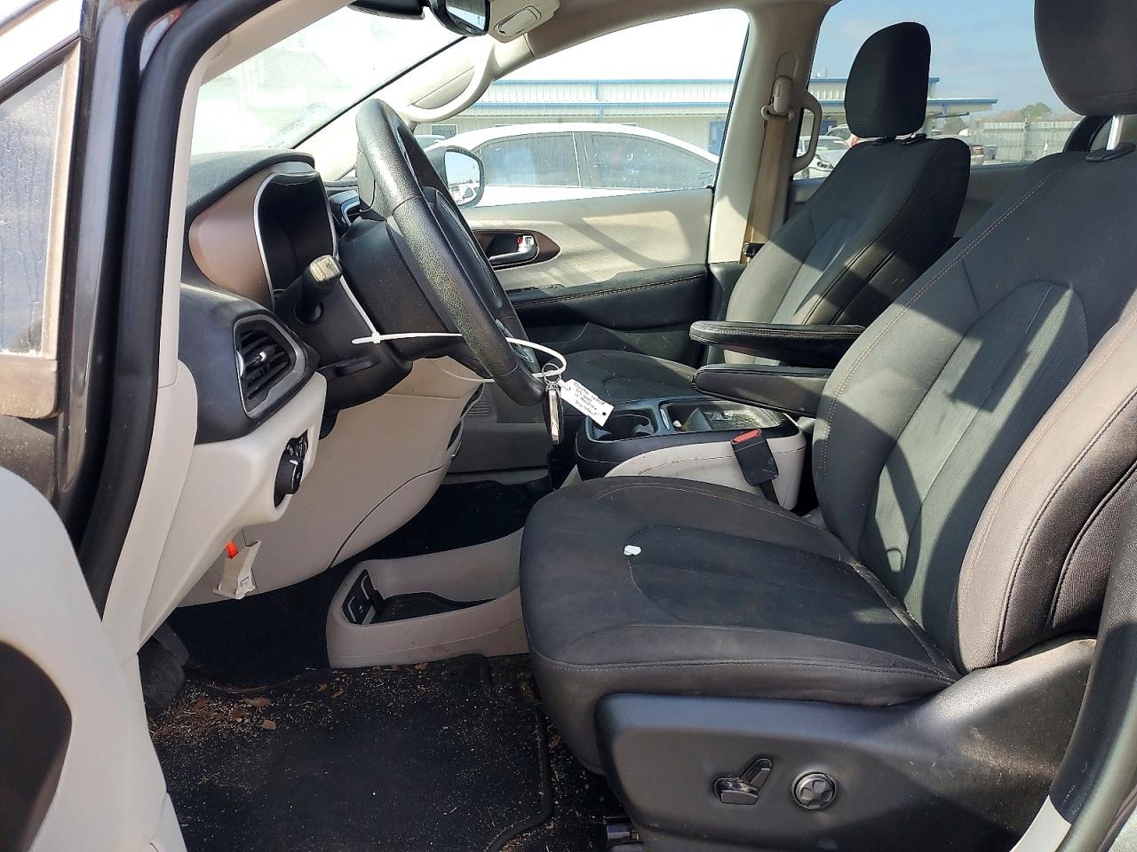 2019 CHRYSLER PACIFICA TOURING PLUS photo 7