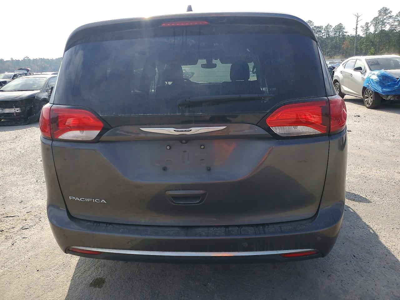 2019 CHRYSLER PACIFICA TOURING PLUS photo 6