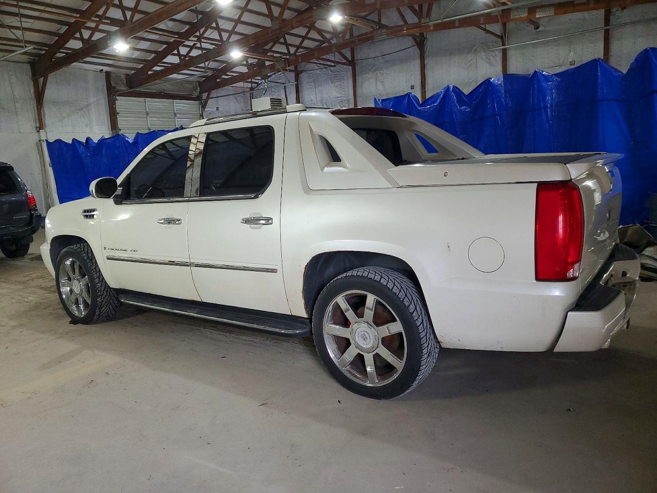 2007 CADILLAC ESCALADE EXT photo 2