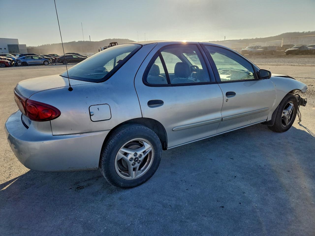 2004 CHEVROLET CAVALIER photo 3