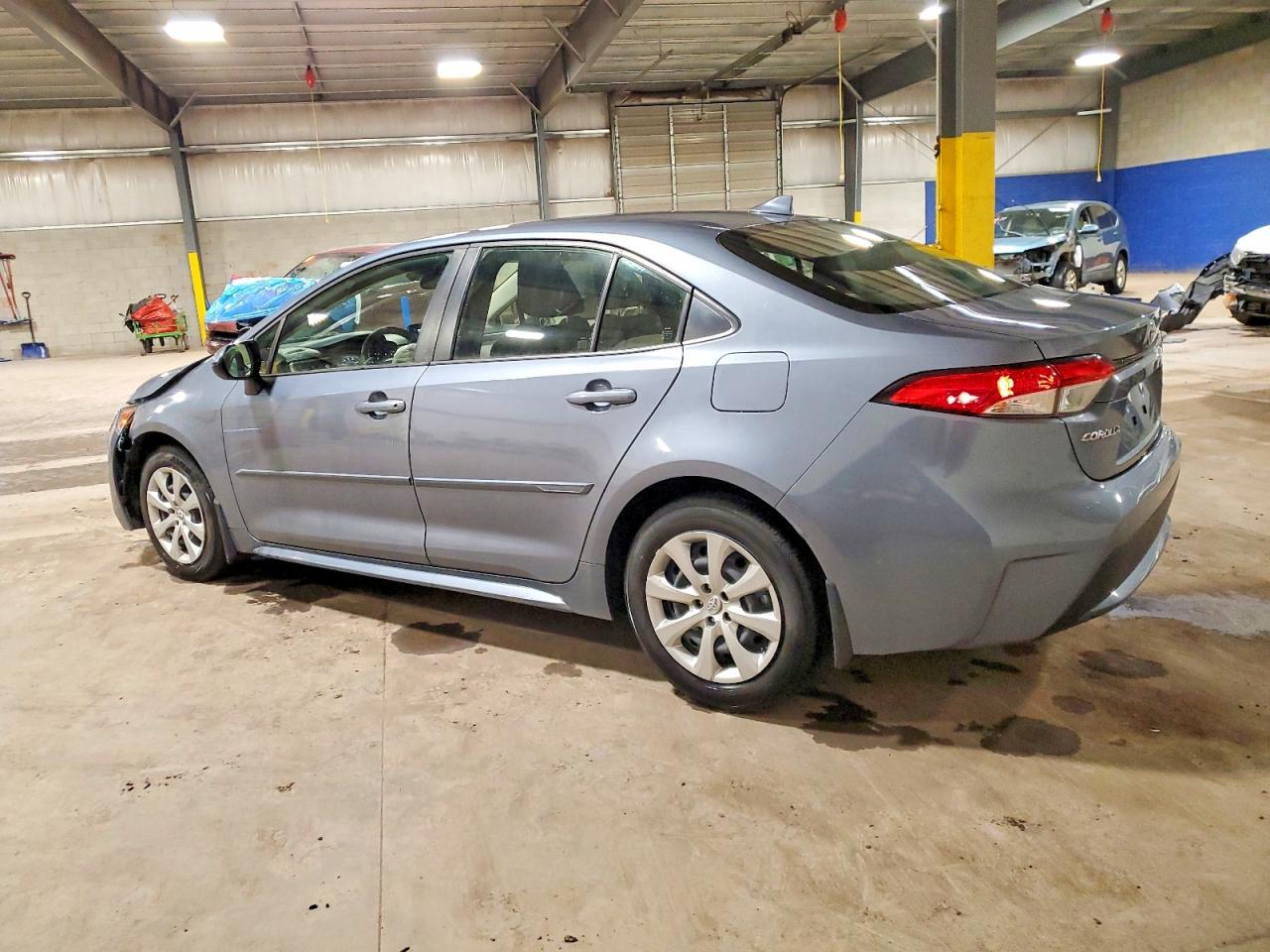2022 TOYOTA COROLLA LE photo 2