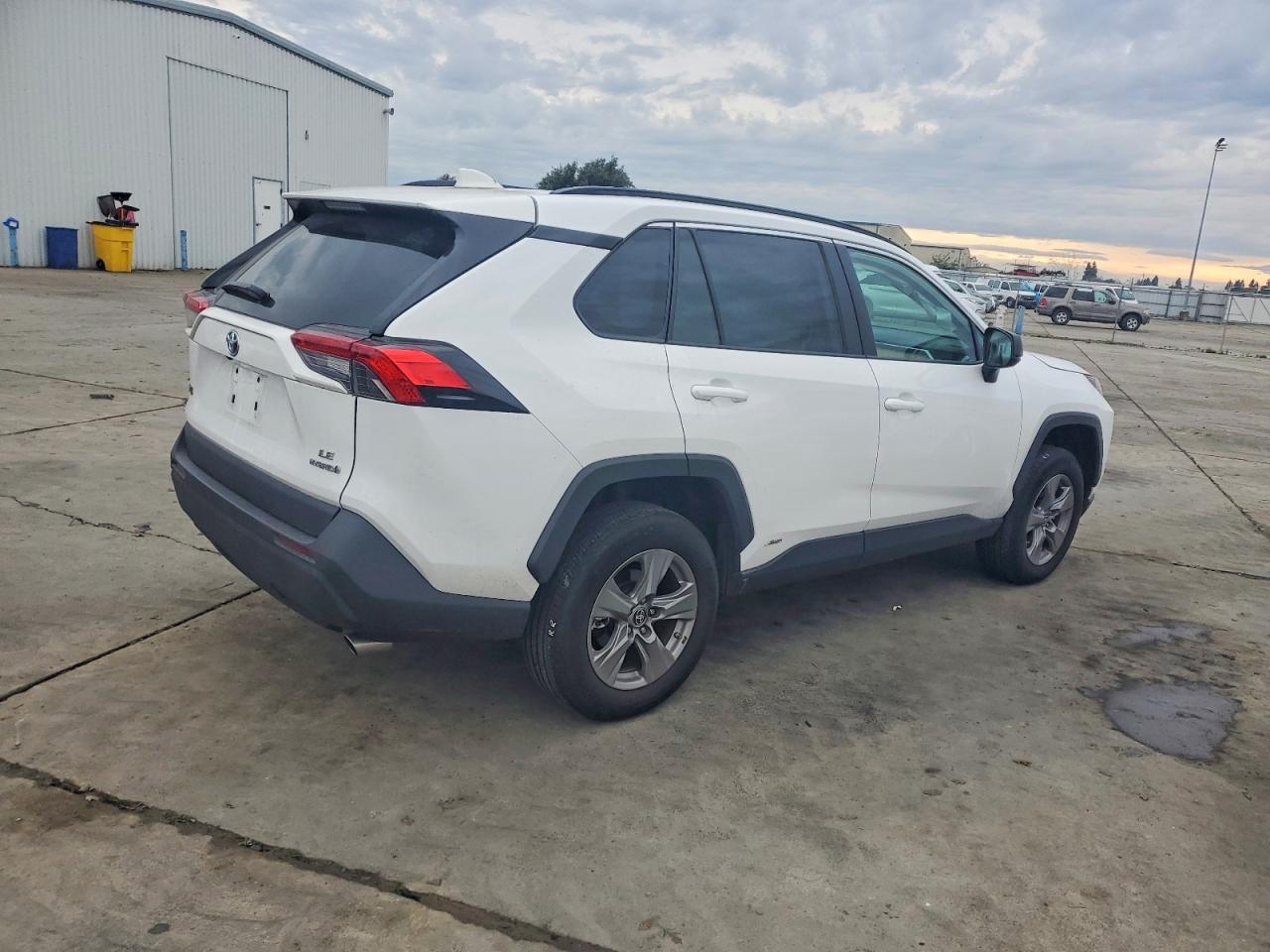 2024 TOYOTA RAV4 LE photo 3