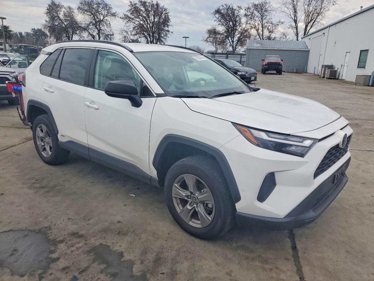 2024 TOYOTA RAV4 LE photo 4