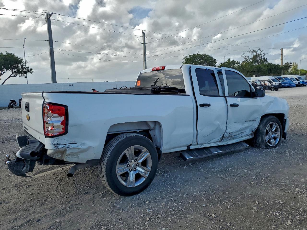 2017 CHEVROLET SILVERADO C1500 CUSTOM photo 3