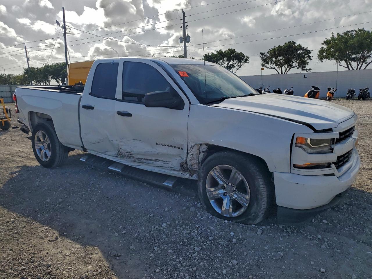 2017 CHEVROLET SILVERADO C1500 CUSTOM photo 4