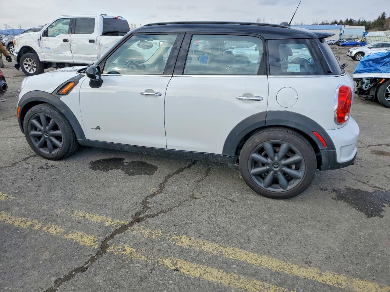 2011 MINI COOPER S COUNTRYMAN photo 2