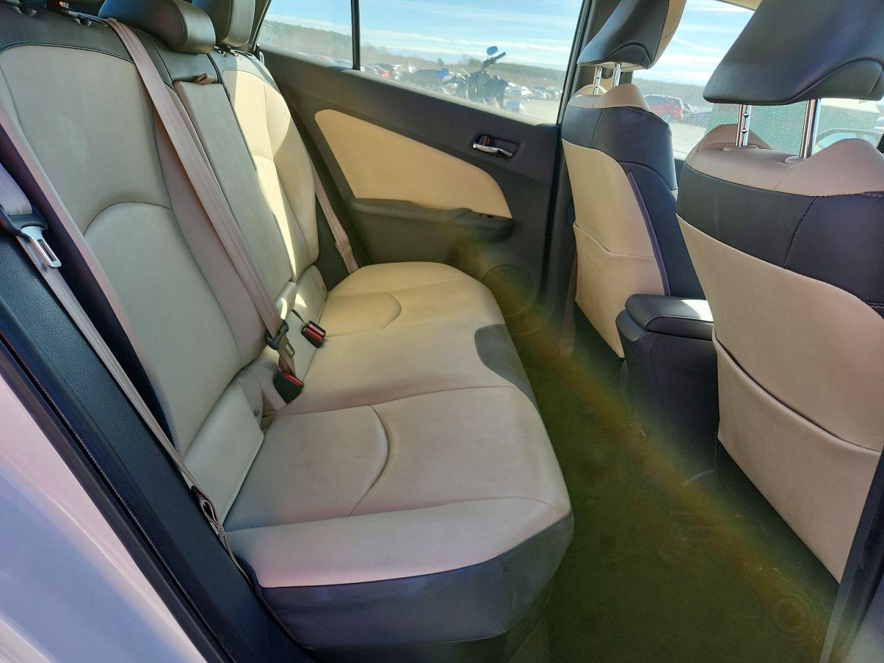 2018 TOYOTA PRIUS photo 10