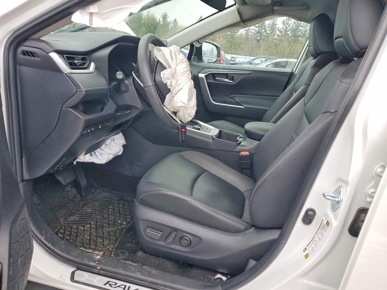 2025 TOYOTA RAV4 XLE photo 7
