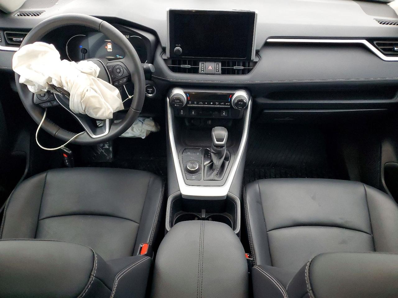 2025 TOYOTA RAV4 XLE photo 8