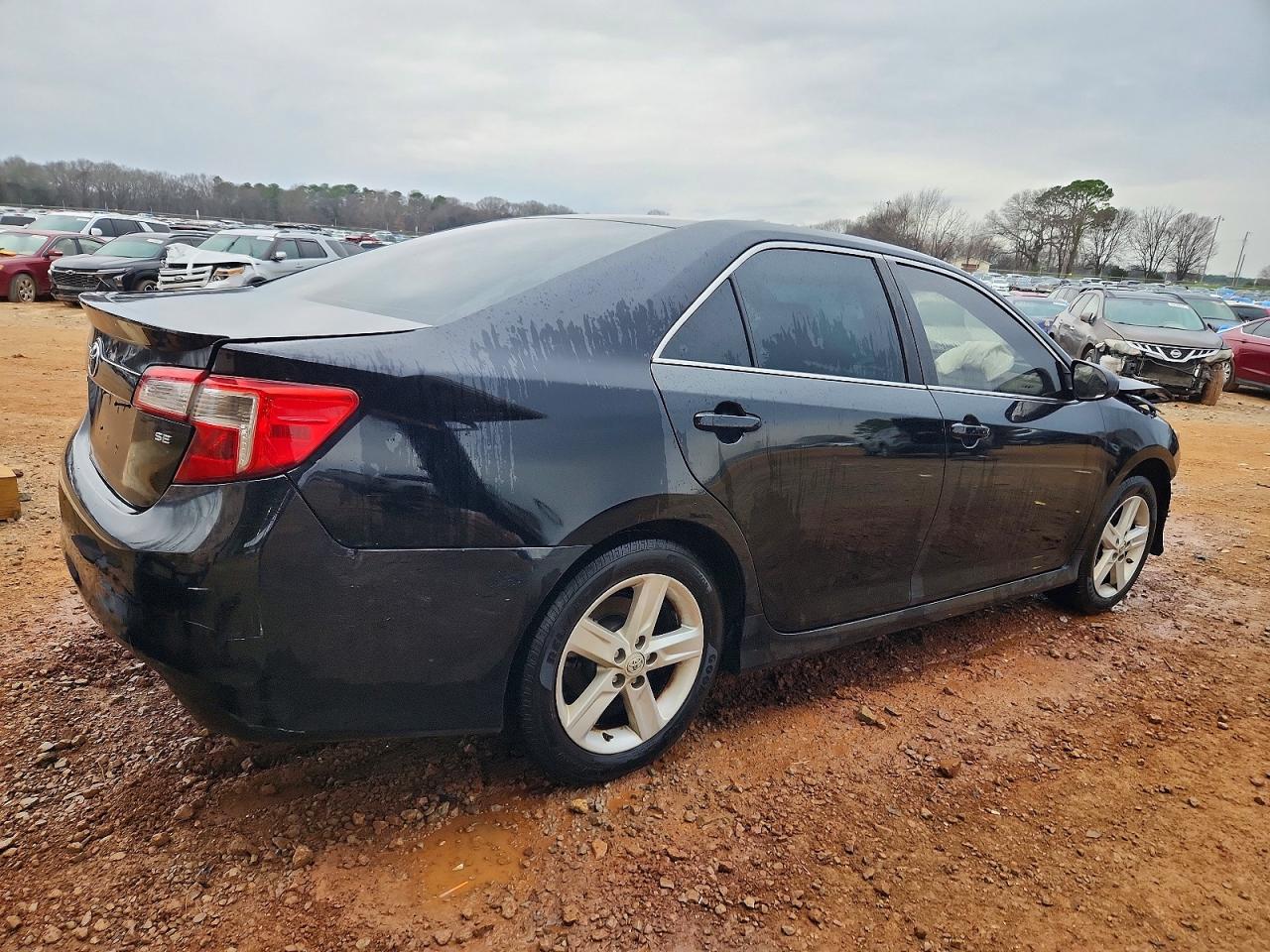 2014 TOYOTA CAMRY SE photo 5