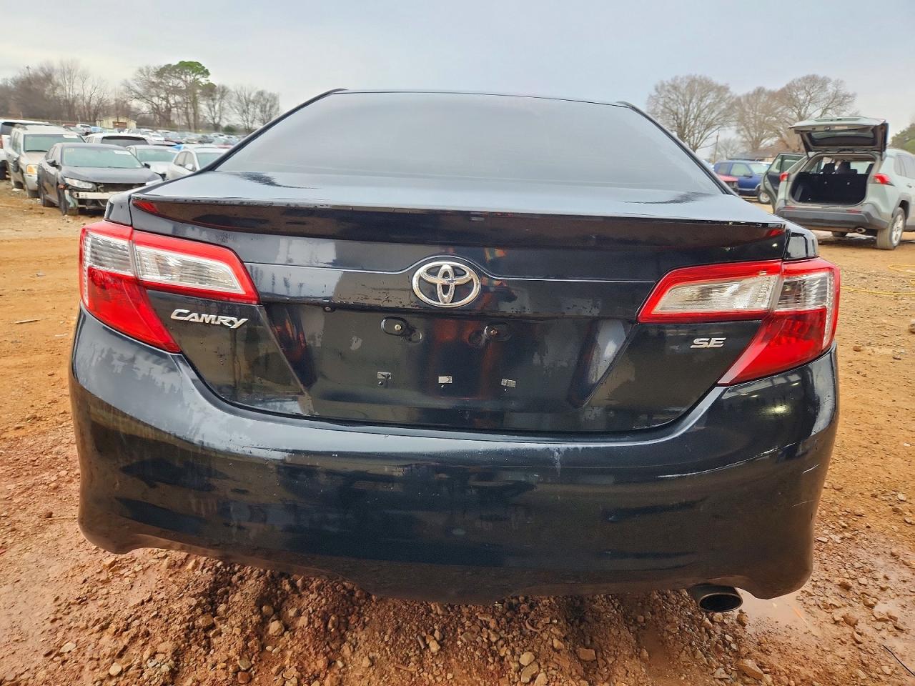 2014 TOYOTA CAMRY SE photo 11