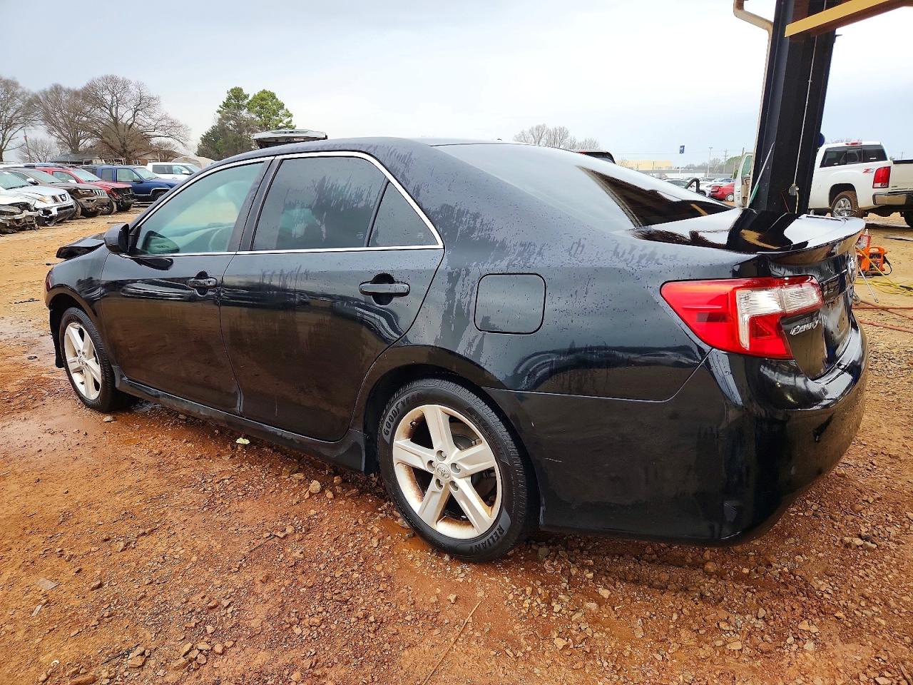2014 TOYOTA CAMRY SE photo 3