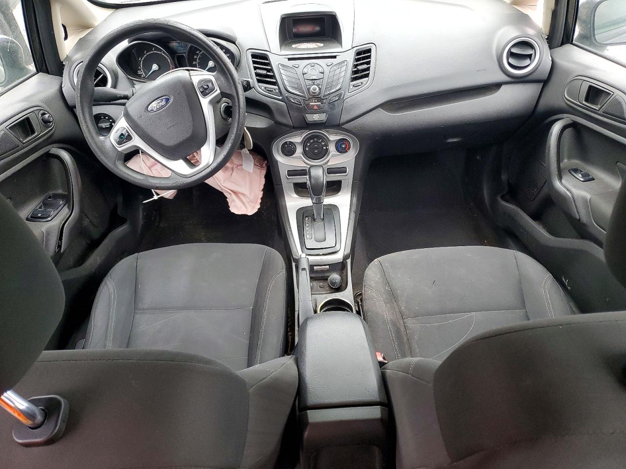 2019 FORD FIESTA SE photo 8