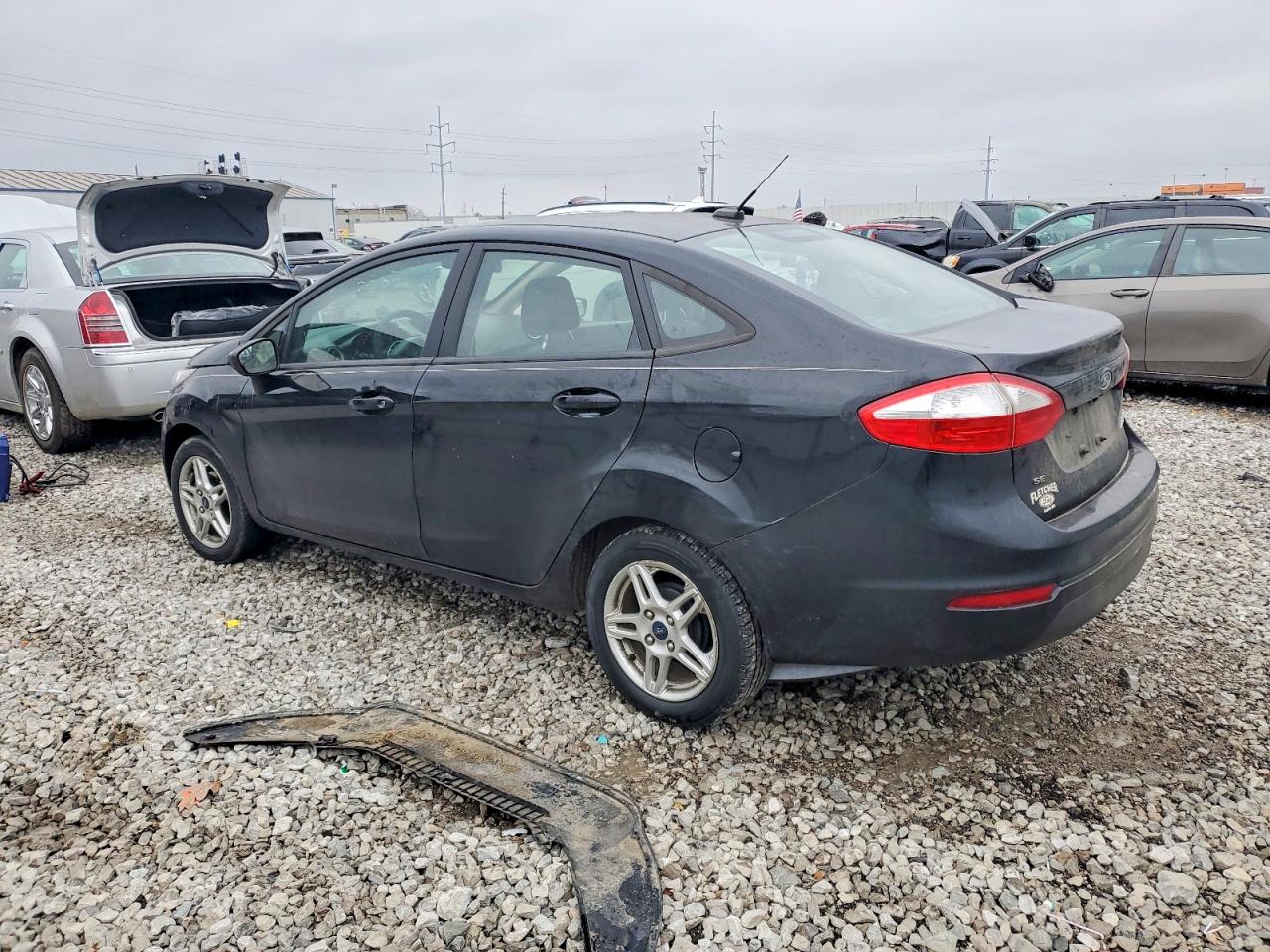 2019 FORD FIESTA SE photo 2