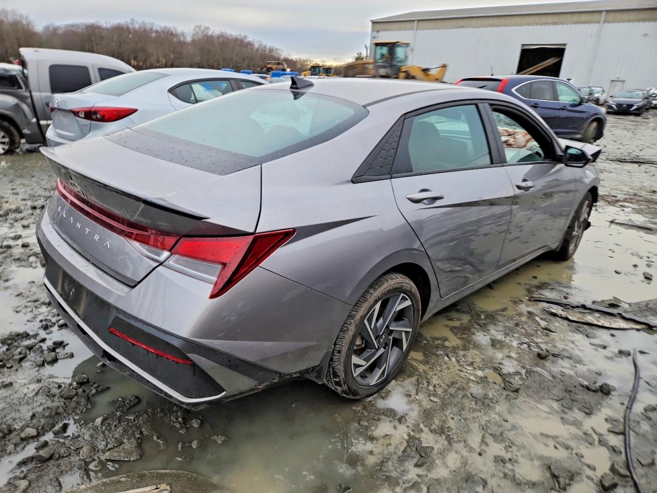 2025 HYUNDAI ELANTRA SEL SPORT photo 3