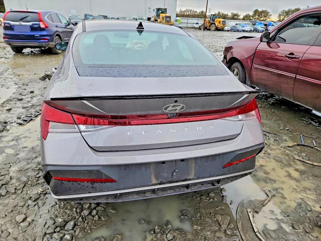 2025 HYUNDAI ELANTRA SEL SPORT photo 6