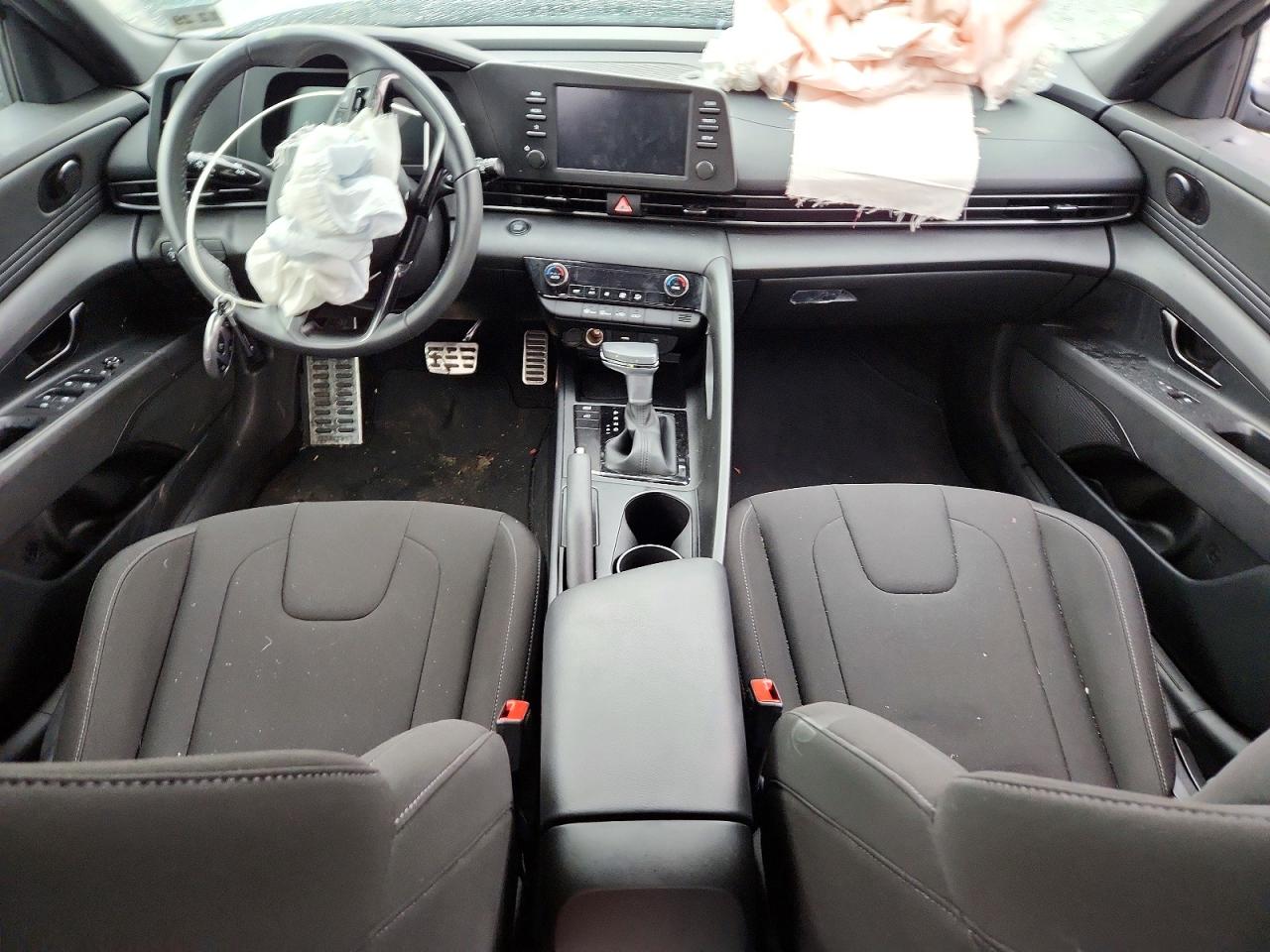 2025 HYUNDAI ELANTRA SEL SPORT photo 8