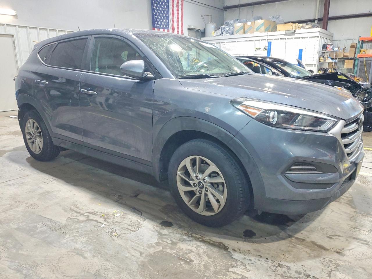 2017 HYUNDAI TUCSON SE photo 4