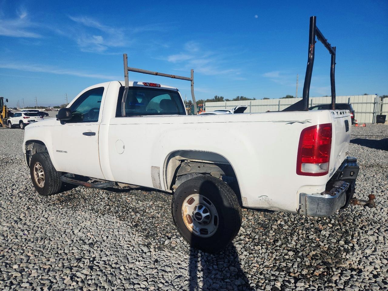 2011 GMC SIERRA C2500 HEAVY DUTY photo 2