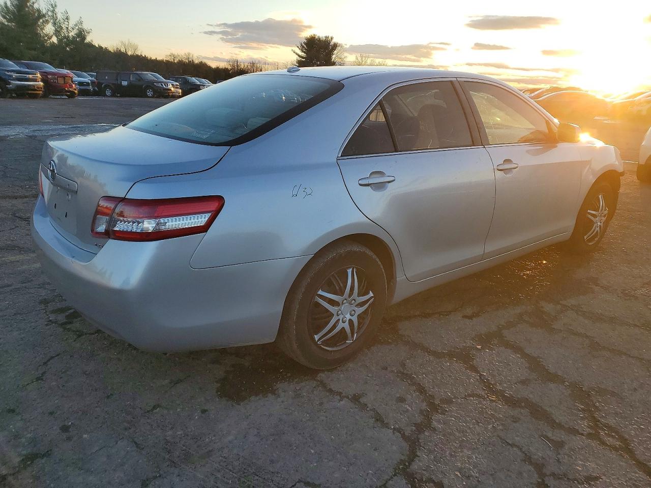 2011 TOYOTA CAMRY BASE photo 5