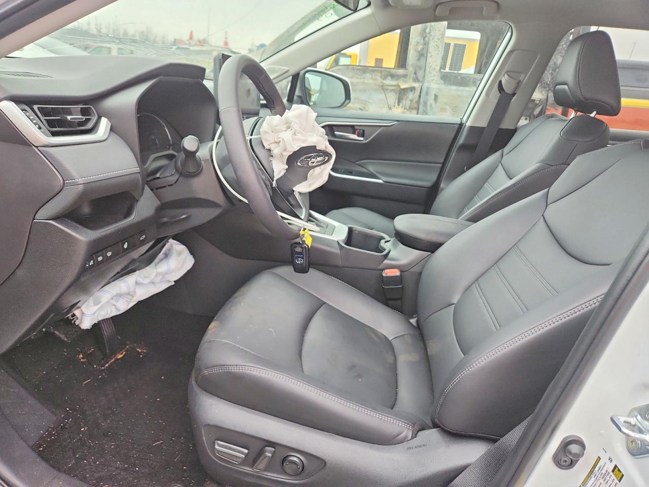 2025 TOYOTA RAV4 XLE PREMIUM photo 7