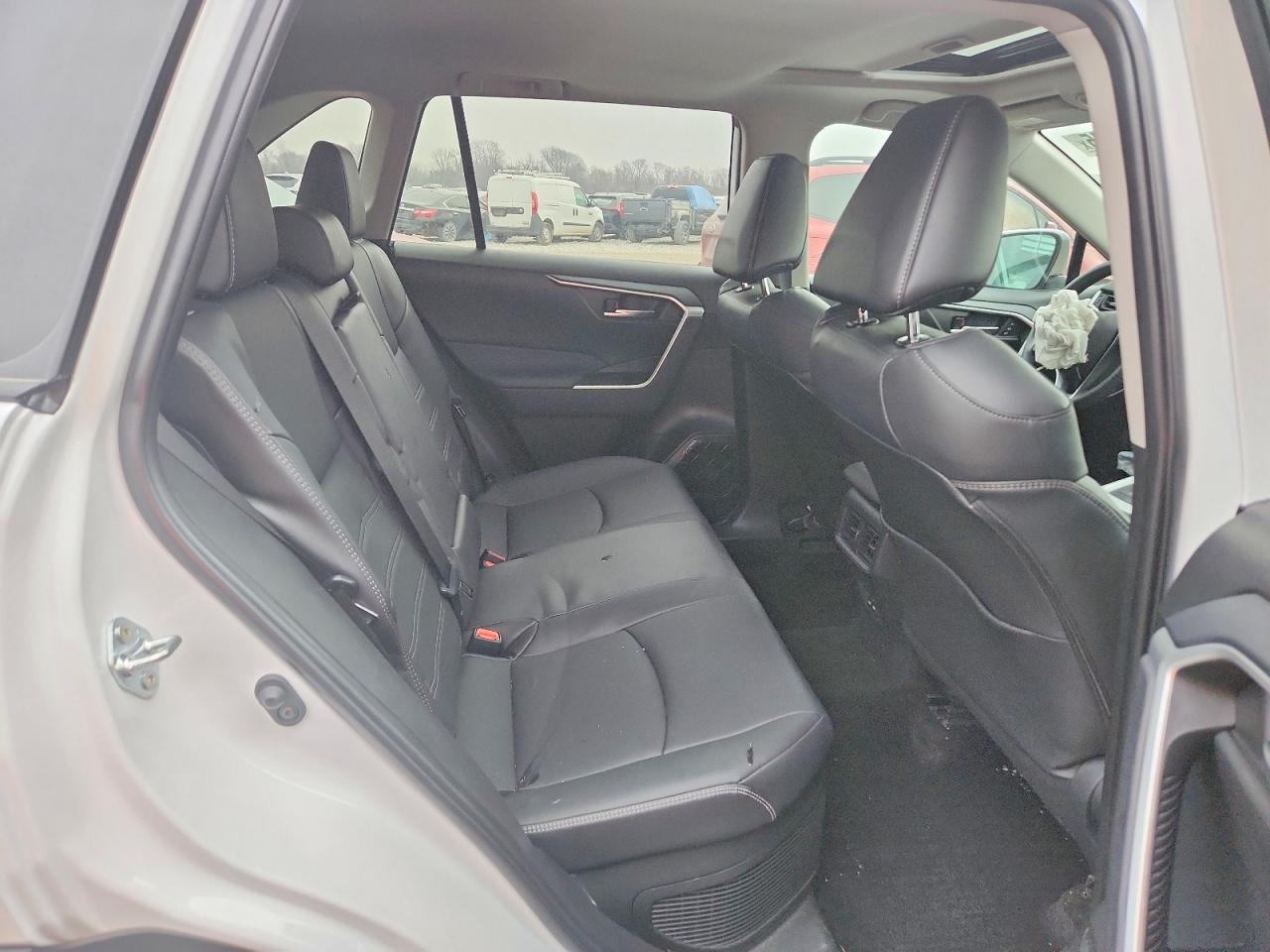 2025 TOYOTA RAV4 XLE PREMIUM photo 11