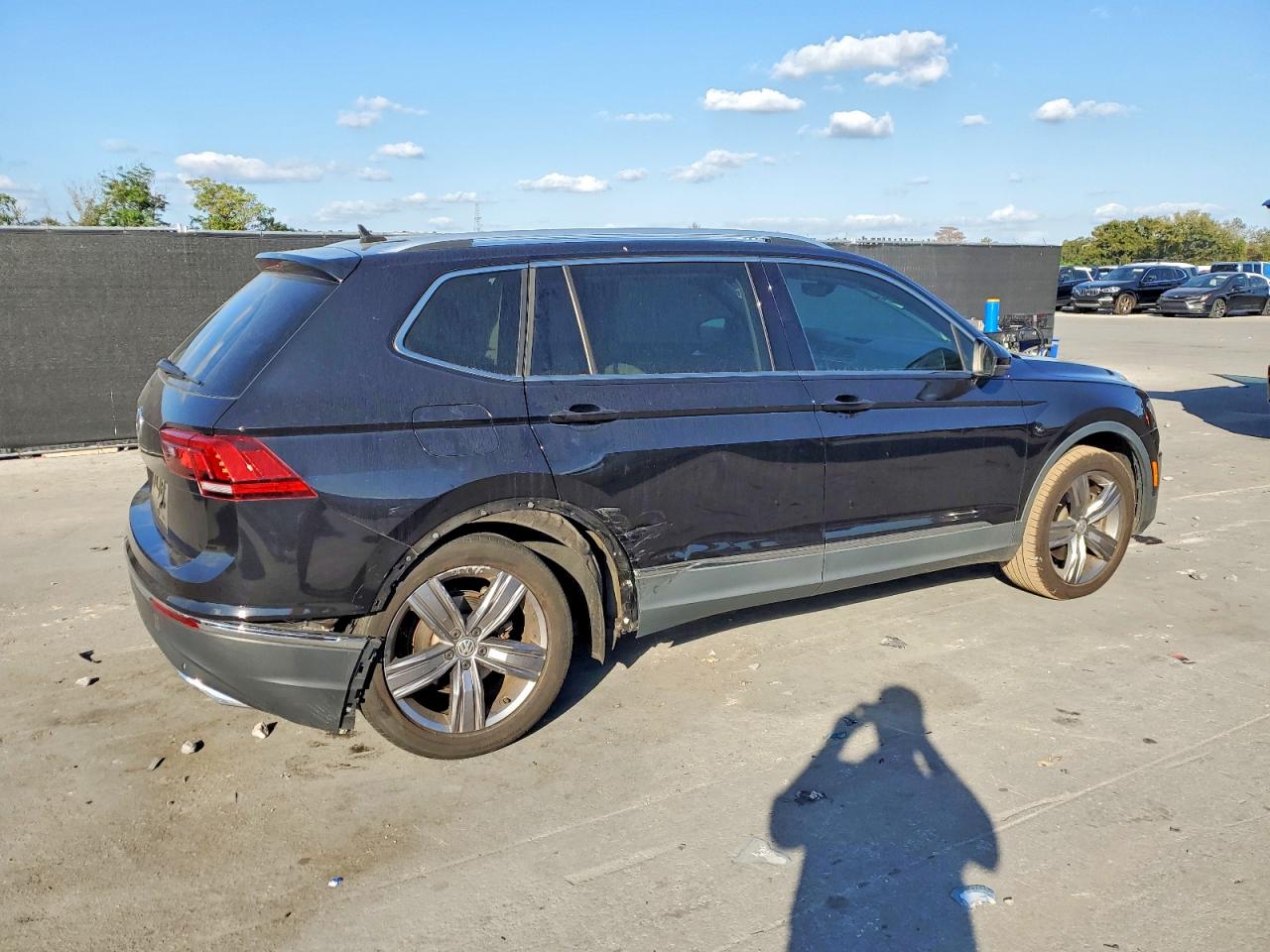 2020 VOLKSWAGEN TIGUAN SE photo 3