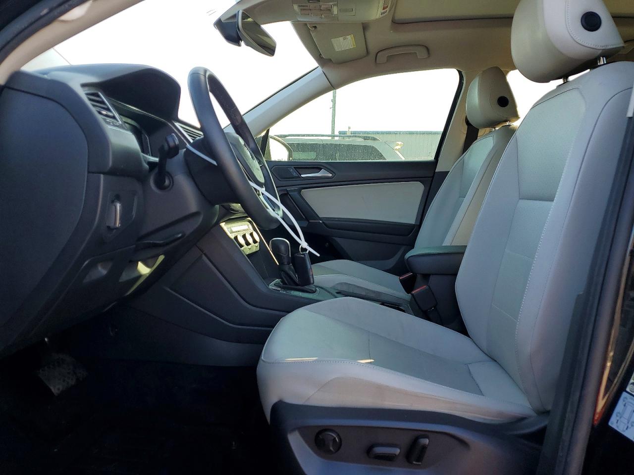 2020 VOLKSWAGEN TIGUAN SE photo 7