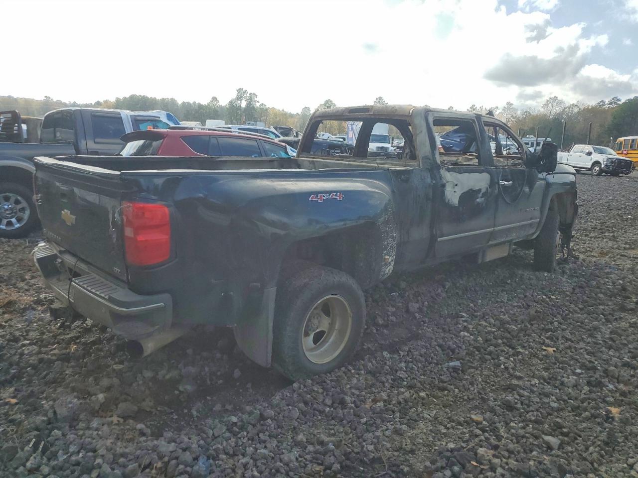 2015 CHEVROLET SILVERADO K3500 LTZ photo 3