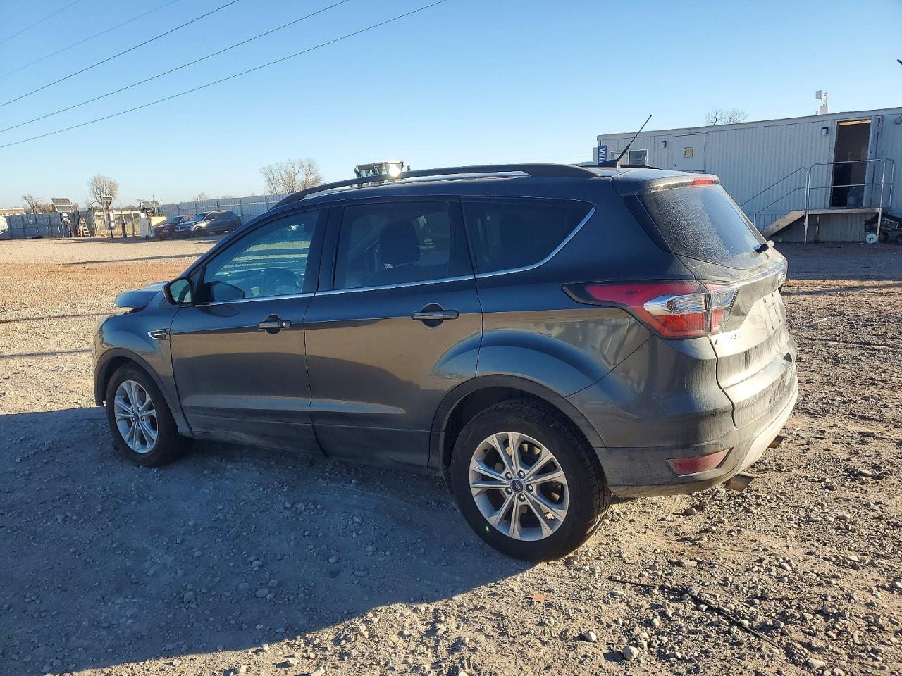 2017 FORD ESCAPE SE photo 2
