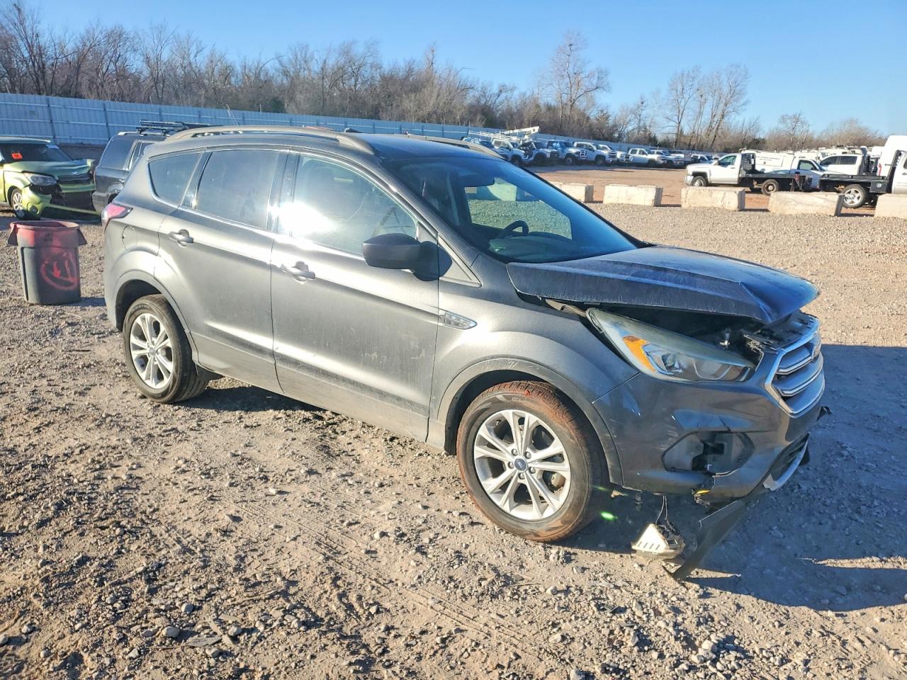 2017 FORD ESCAPE SE photo 4