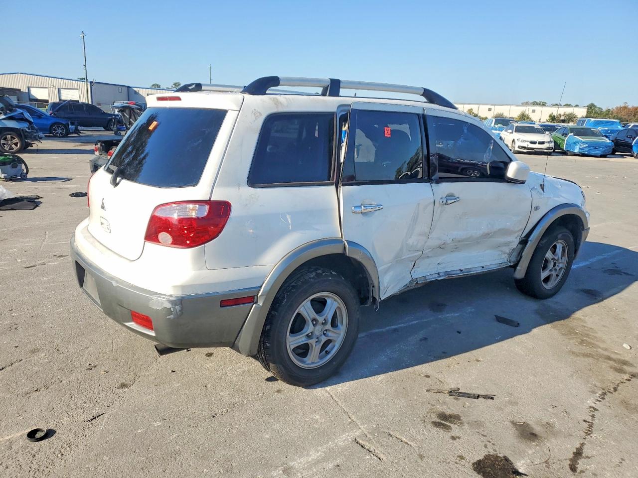 2004 MITSUBISHI OUTLANDER LS photo 3