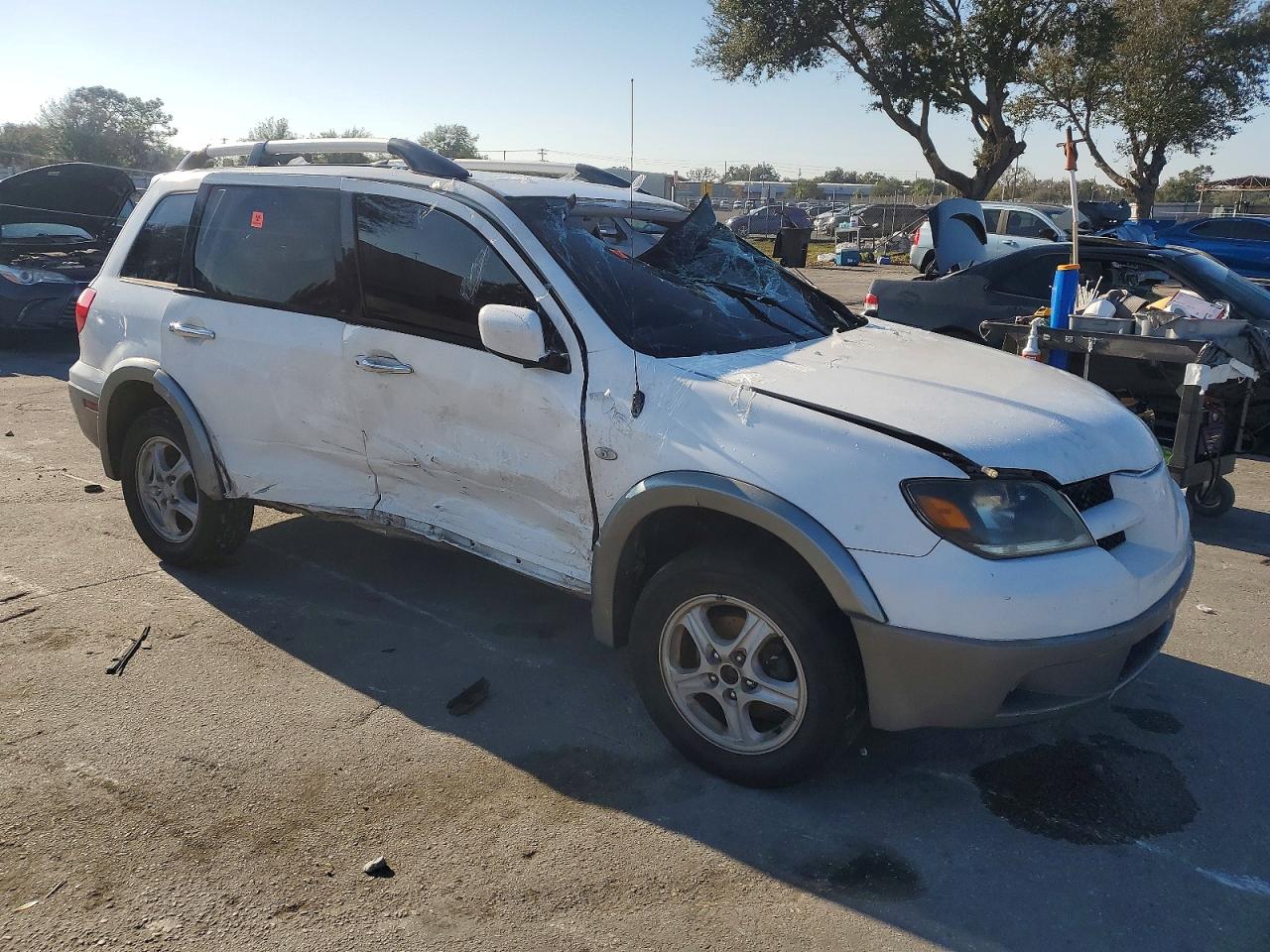 2004 MITSUBISHI OUTLANDER LS photo 4