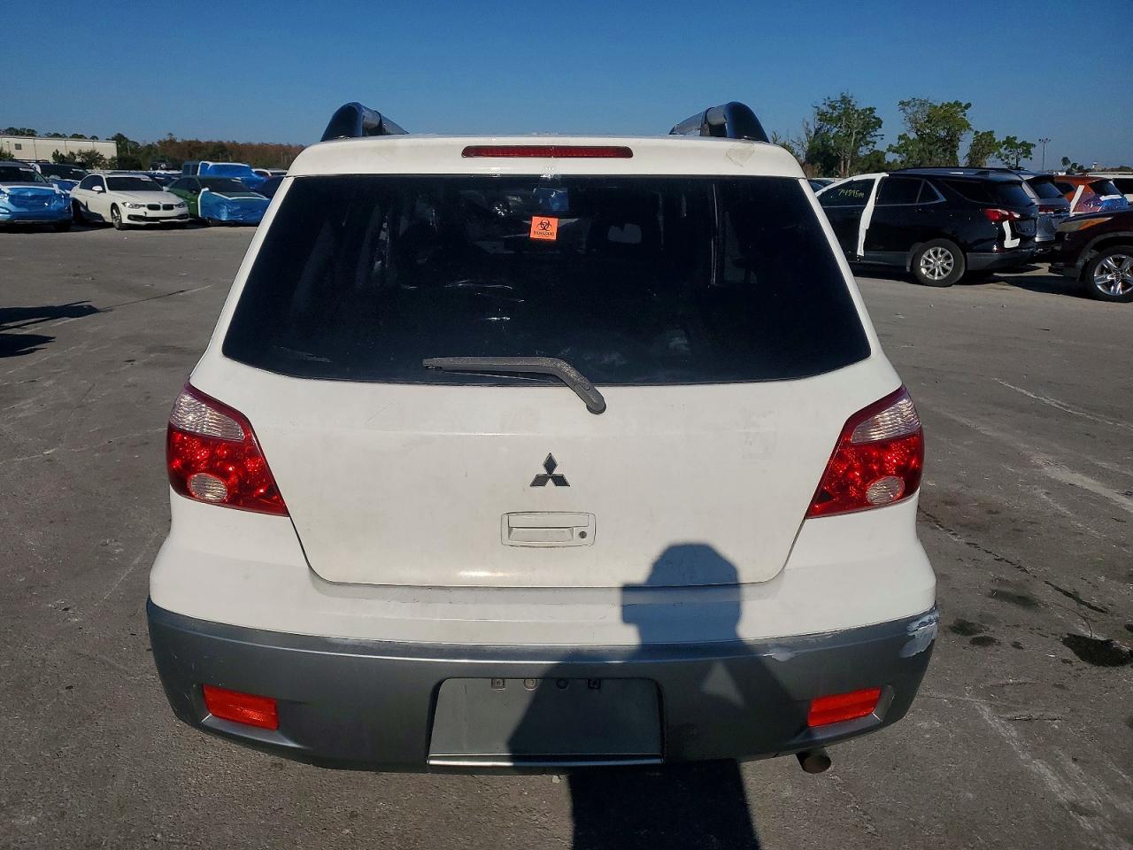2004 MITSUBISHI OUTLANDER LS photo 6
